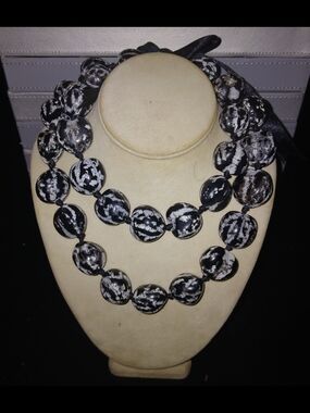 Black and White Kukui Nut Lei Necklace